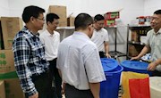 学校领导检查食品安全及厉行节约工作